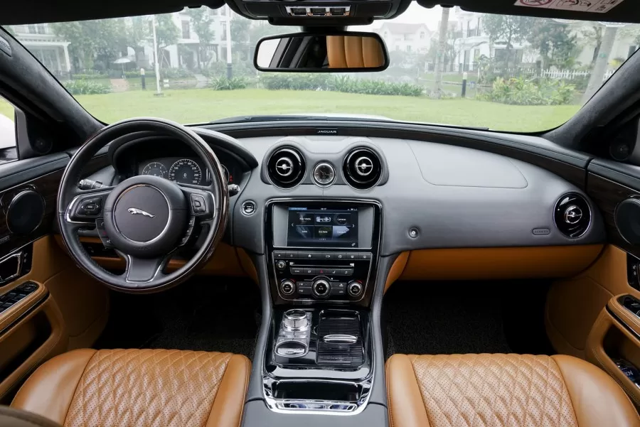Thiết kế vô lăng & táp lô jaguar xjl