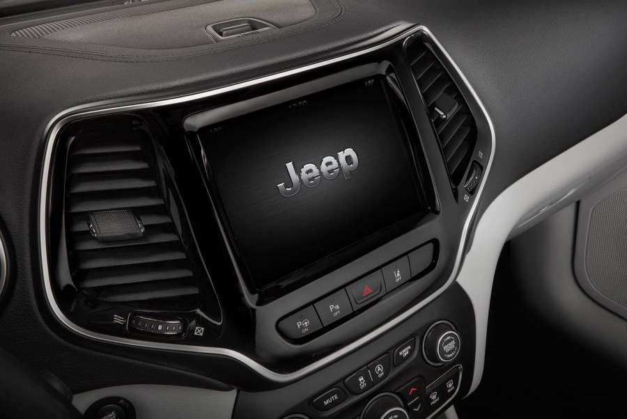 Trang bị tiện nghi giải trí jeep cherokee 