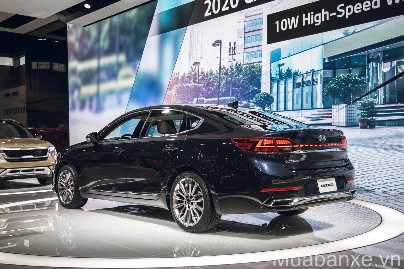 duoi xe kia cadenza tinbanxe vn