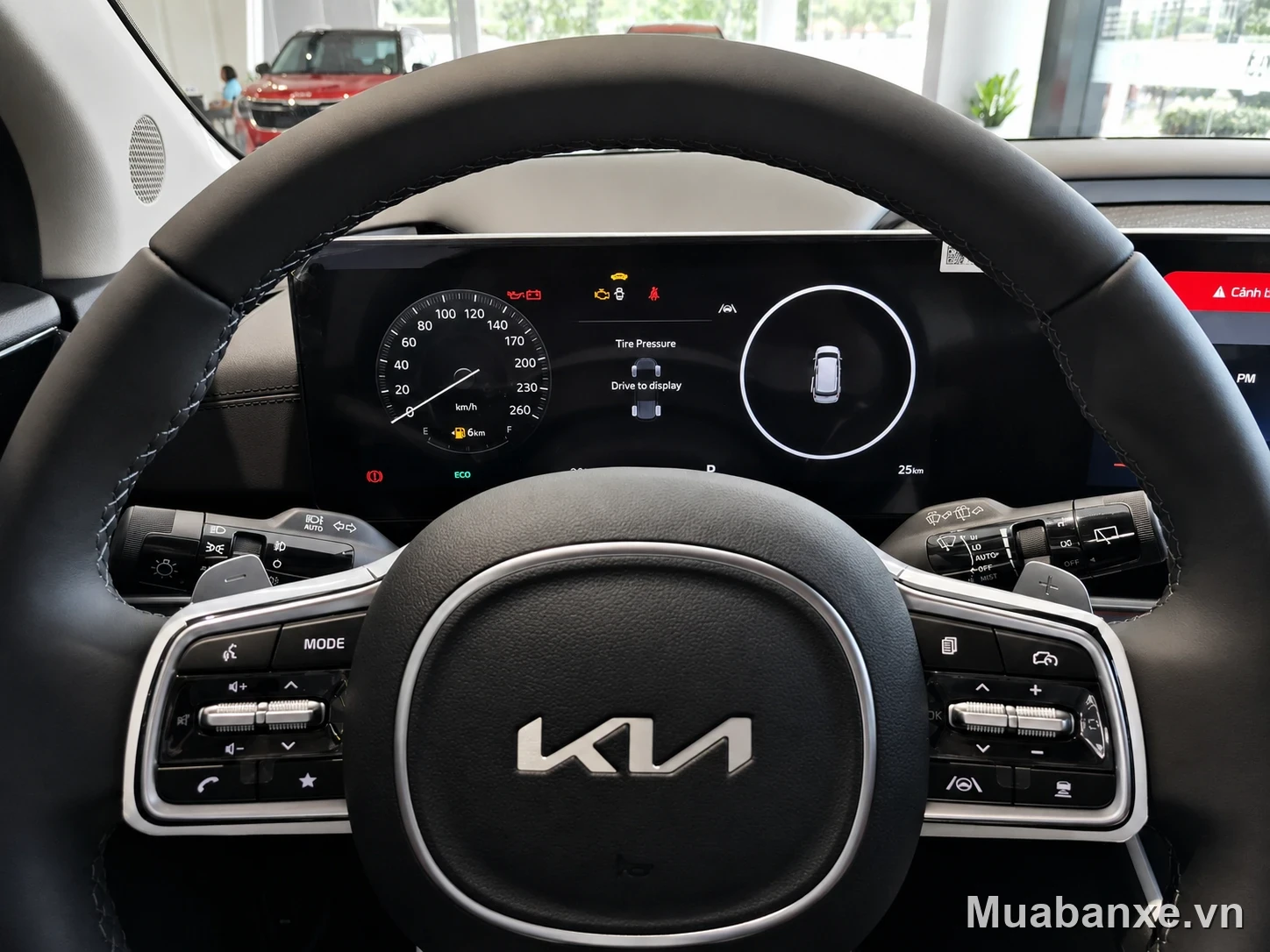 Kia Carnival cụm đồng hồ (góc khác)