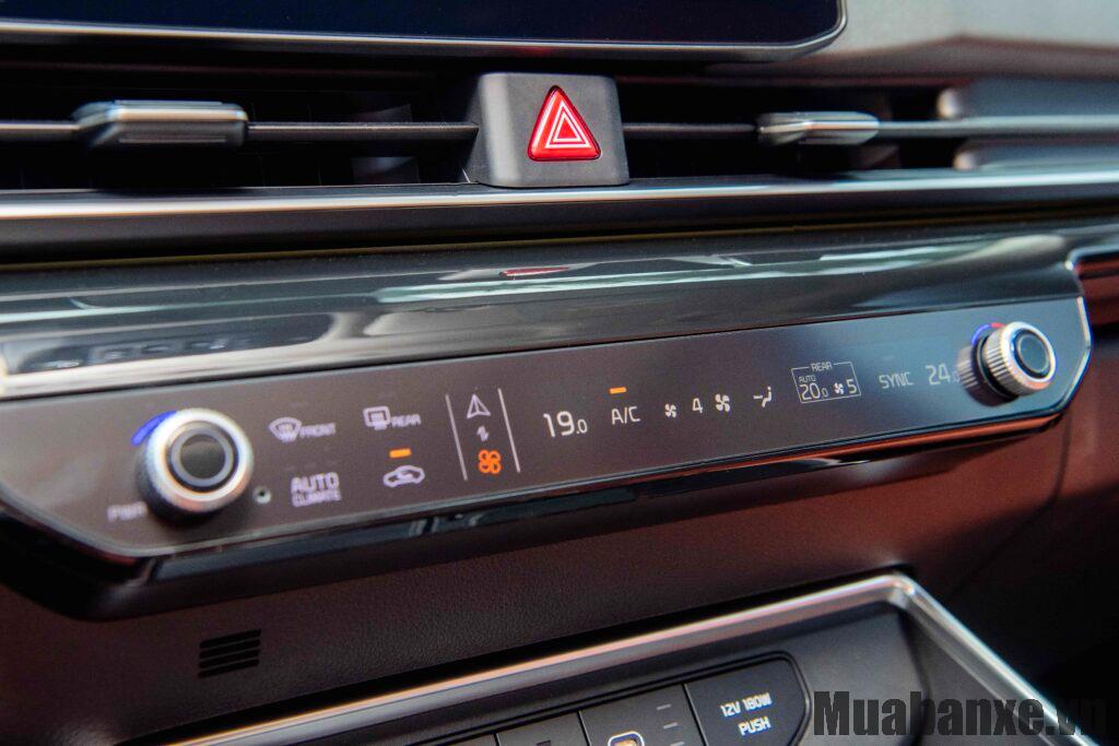 tien nghi tren xe kia carnival