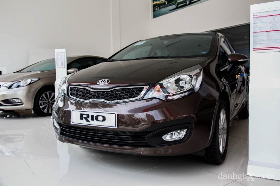 Thiết kế đầu xe kia rio sedan 