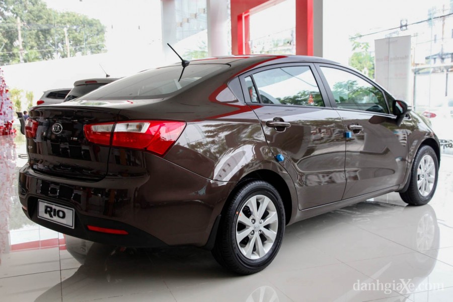 Thiết kế thân xe kia rio sedan 