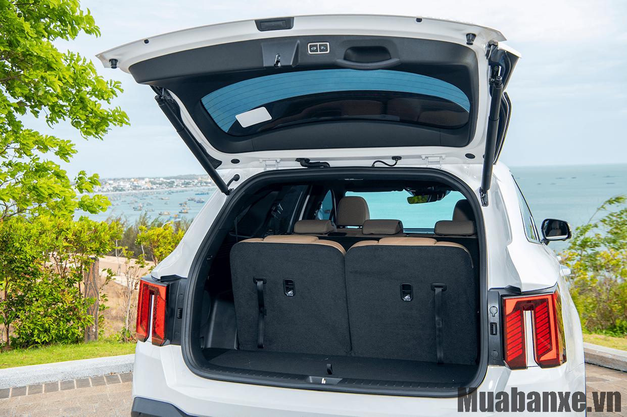 khoang-hanh-li-tren-xe-kia-sorento