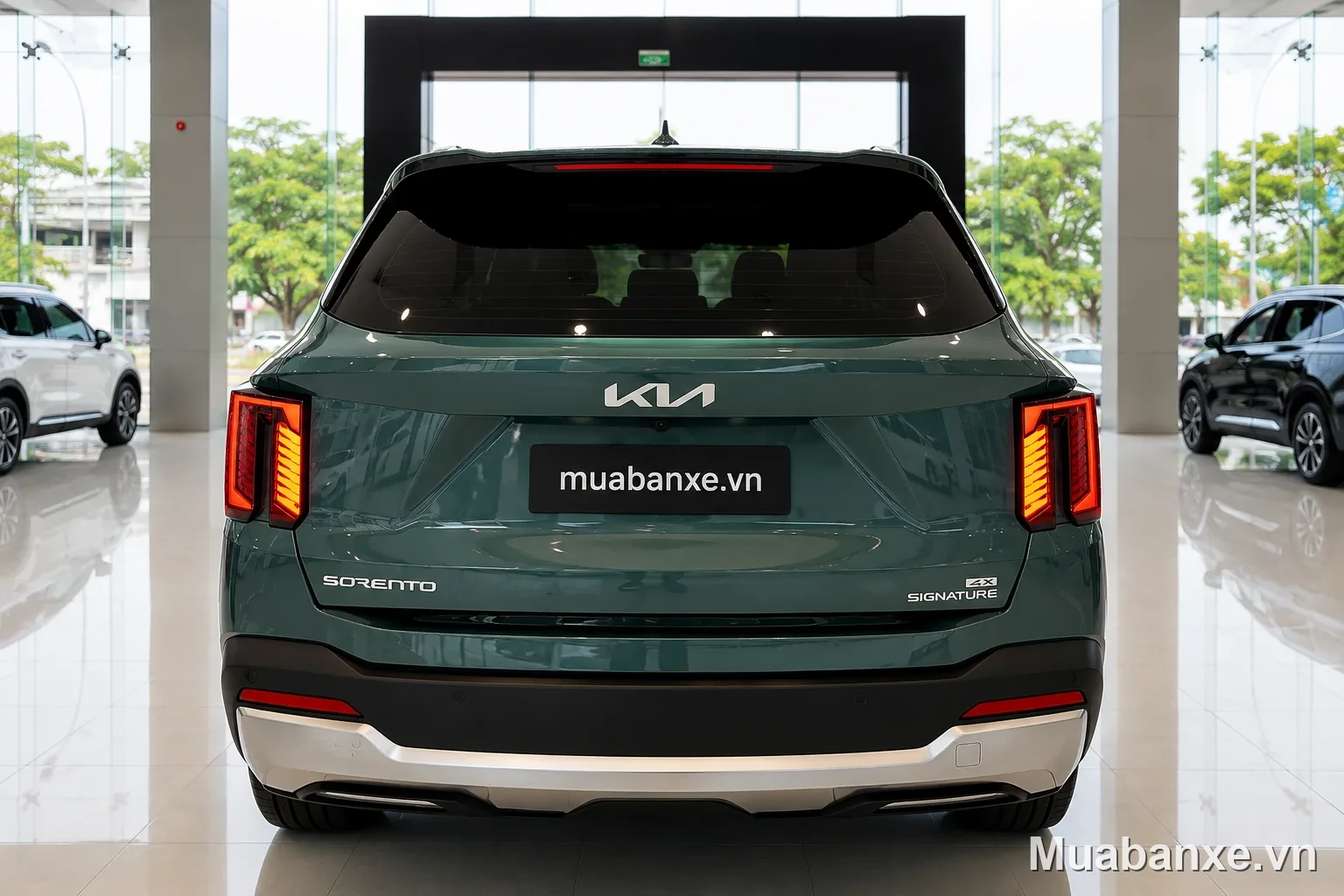 Kia Sorento màu xanh dương nhìn từ phía sau