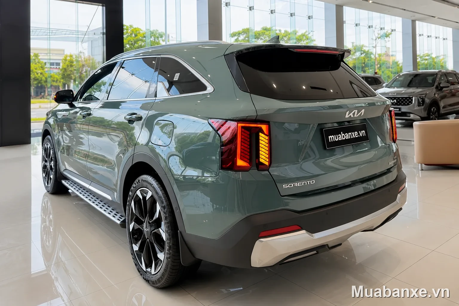 Kia Sorento màu xanh lá nhìn từ phía sau