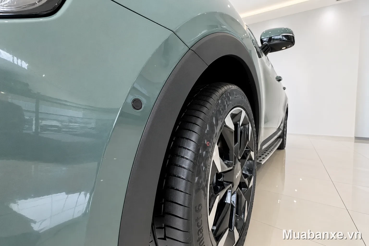 Kia Sorento mâm xe nhìn nghiêng