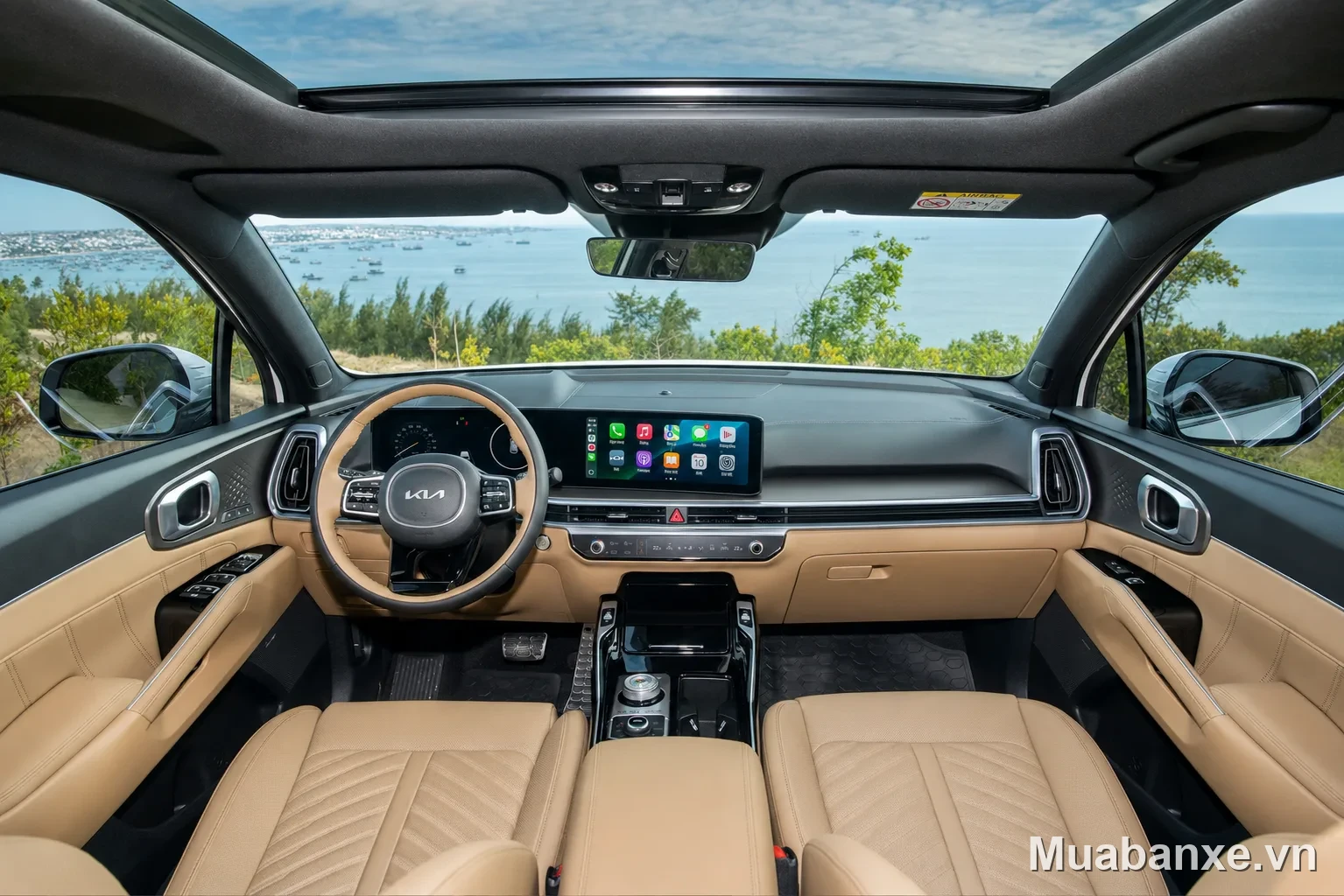 Kia Sorento vô lăng với màn hình giải trí phía trước