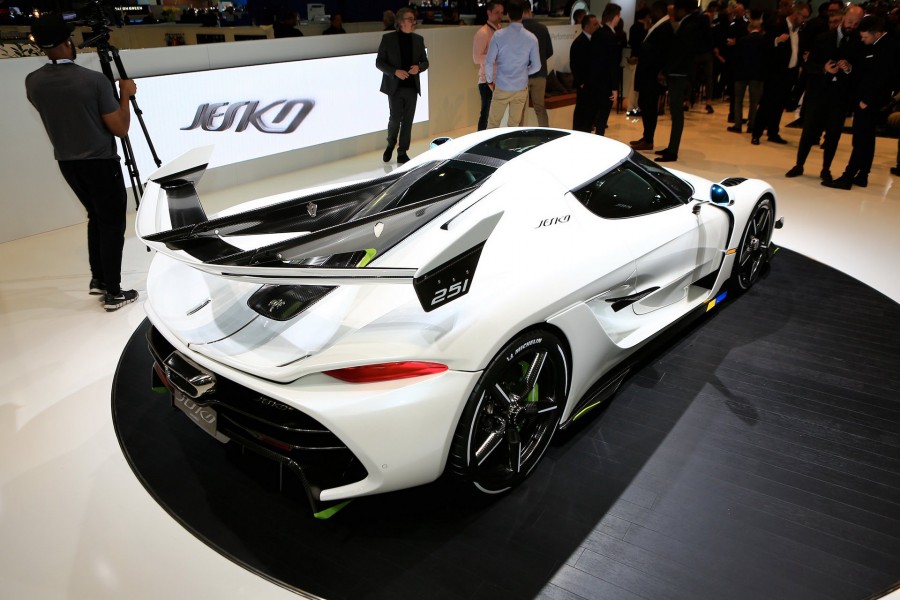 So sánh xe koenigsegg jesko 