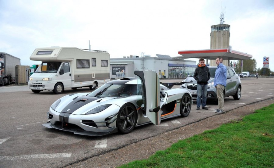 So sánh xe koenigsegg one 1 