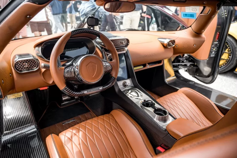 Thiết kế vô lăng và táp lô koenigsegg agera