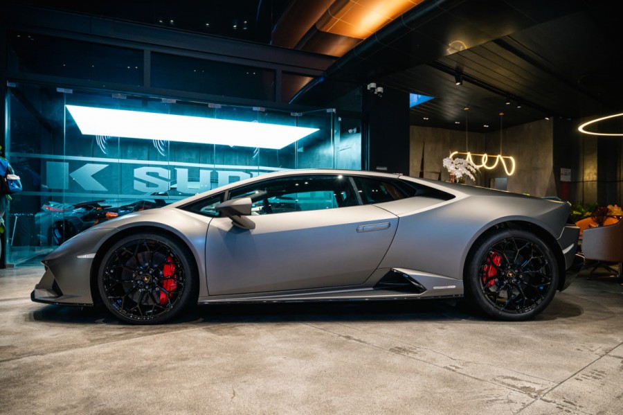 Thiết kế thân xe lamborghini huracan evo 