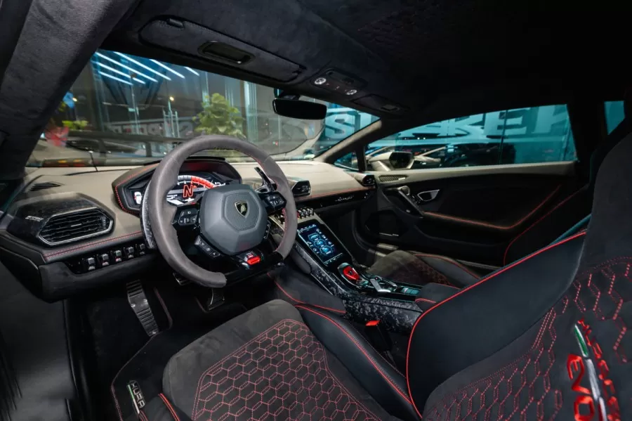 Thiết kế vô lăng và táp lô lamborghini huracan evo