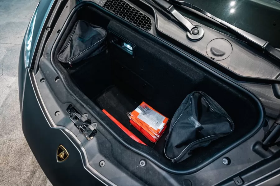 Khoang hành lý lamborghini huracan evo