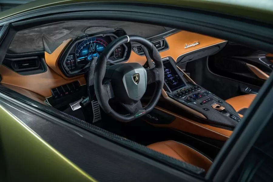 Thiết kế vô lăng và táp lô lamborghini sian