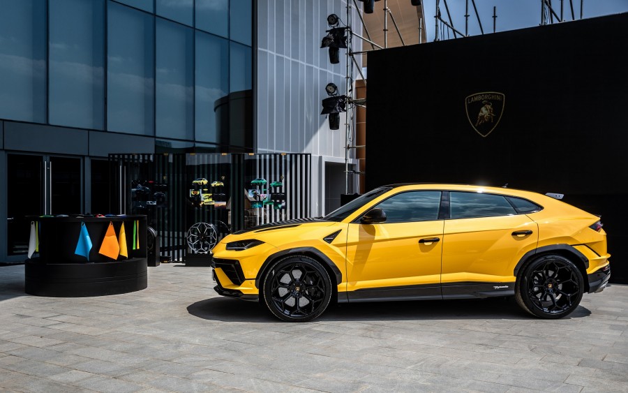 Thiết kế thân xe lamborghini urus 