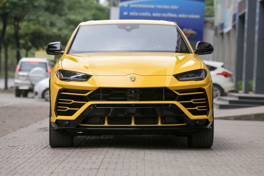 Thiết kế đầu xe lamborghini urus 