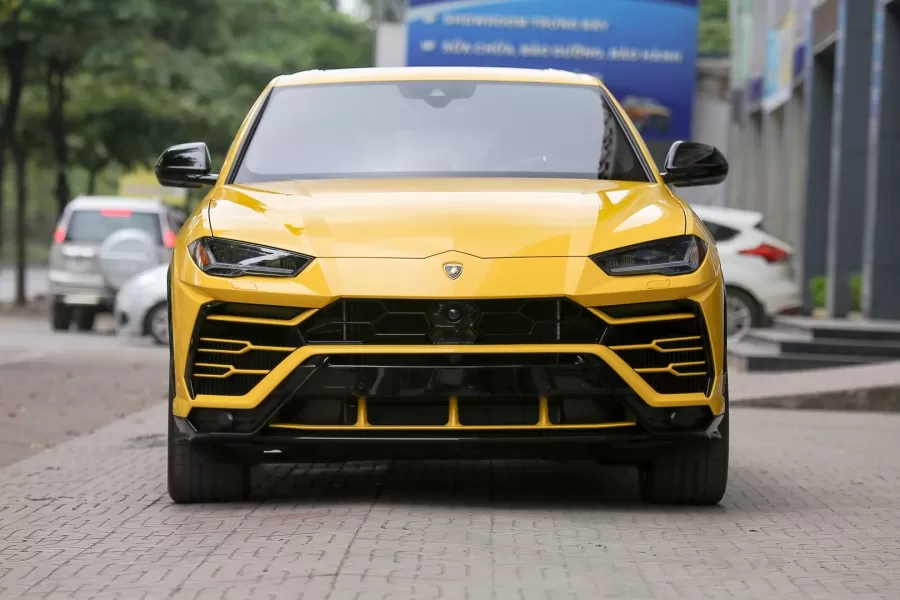 Thiết kế đầu xe lamborghini urus