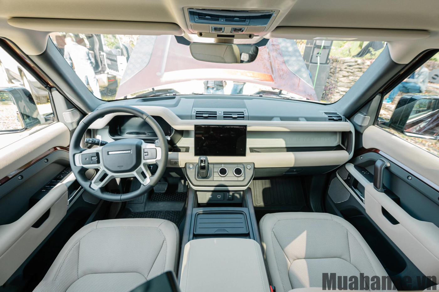 tap lo xe land rover defender