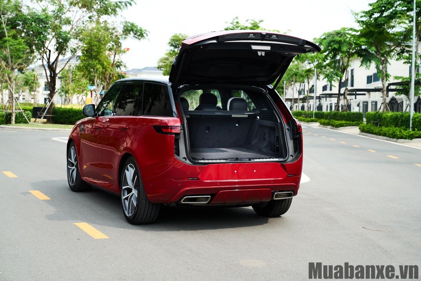 khoang hanh li tren xe land rover range rover sport