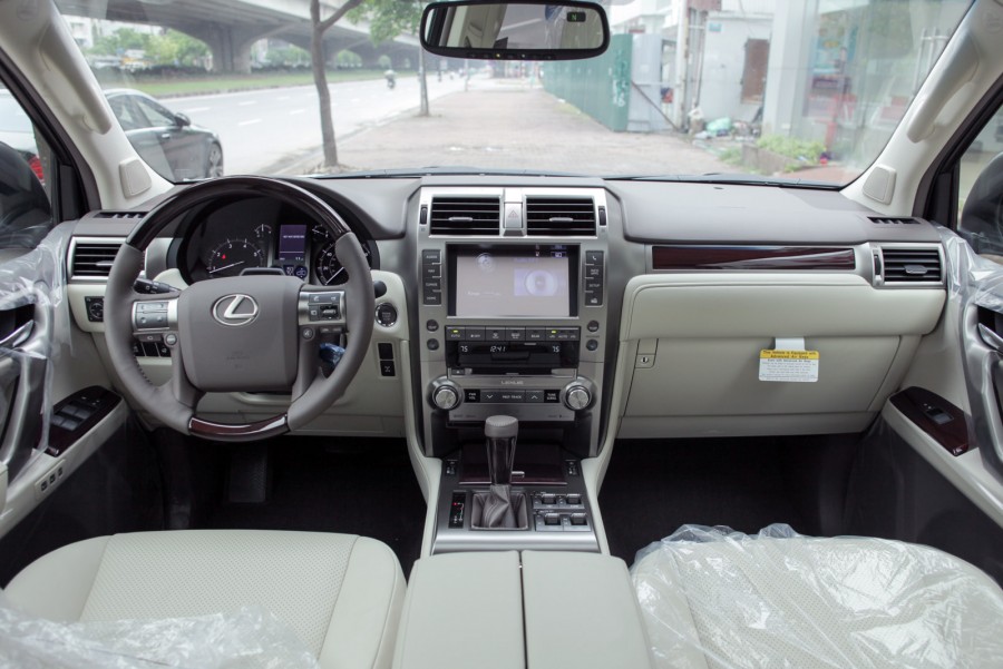 Thiết kế vô lăng và táp lô lexus gx 460 