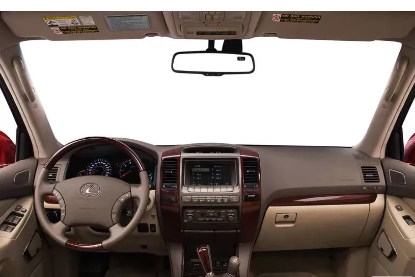 Thiết kế vô lăng và táp lô lexus gx470
