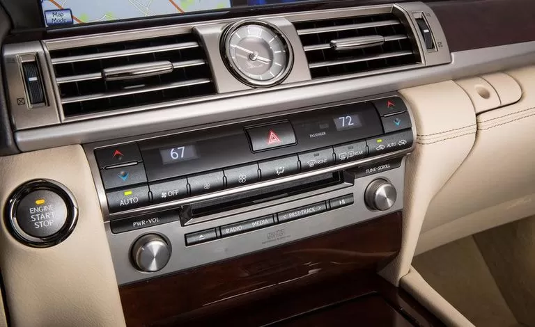 Trang bị tiện nghi giải trí lexus ls460
