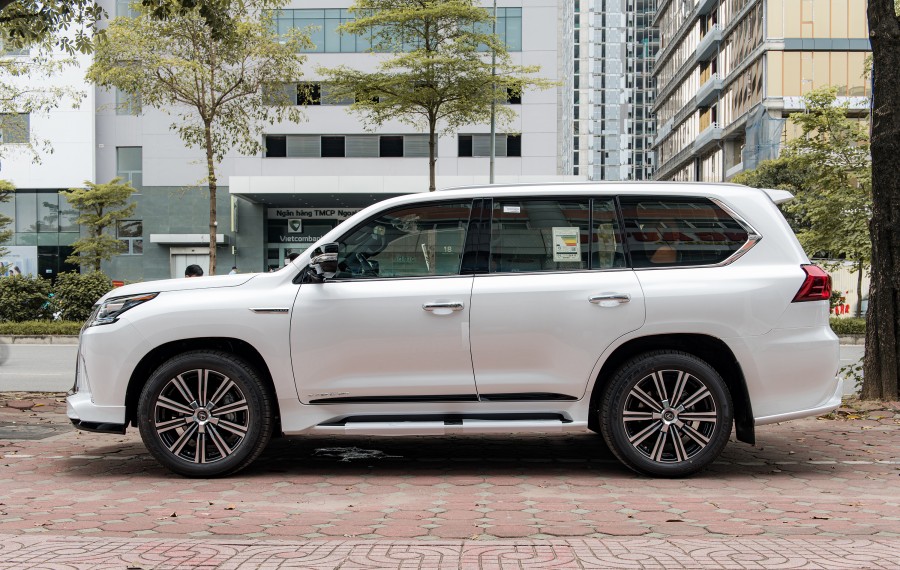 Thiết kế thân xe lexus lx570 