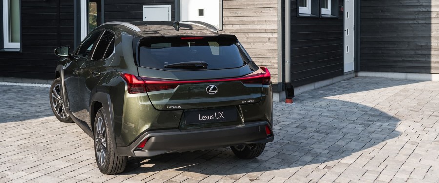 Thiết kế đuôi xe lexus ux 200 