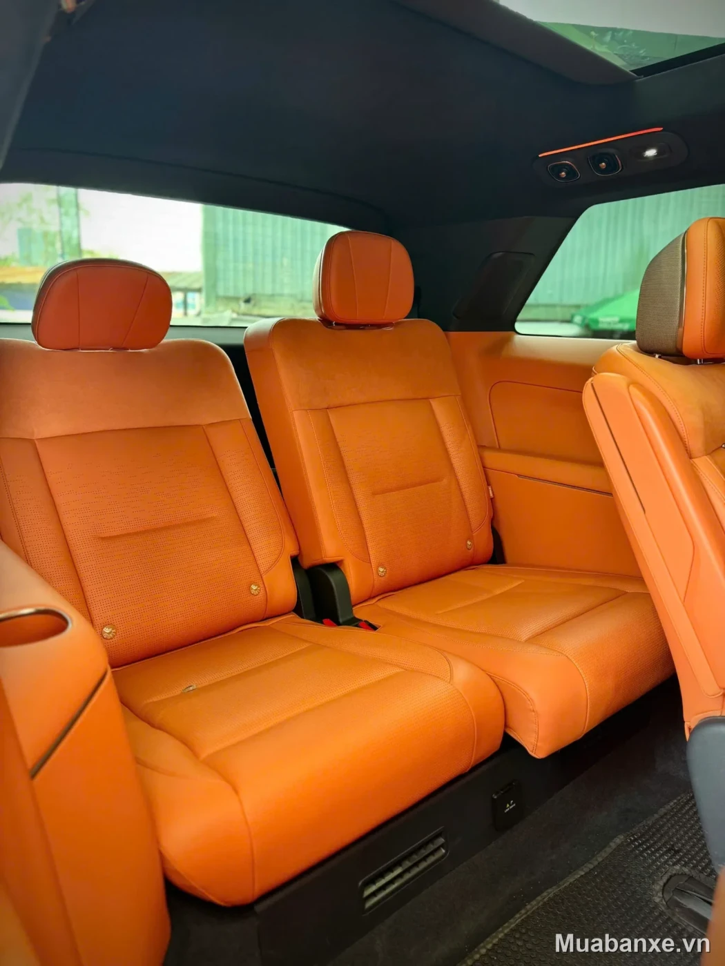Hàng ghế sau Lynk & Co 900
