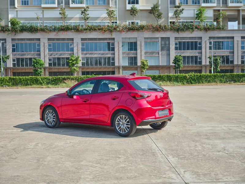 Thiết kế đuôi xe mazda 2 hatchback