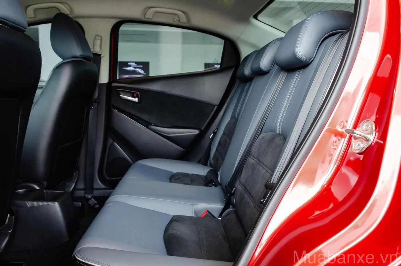 he thong ghe ngoi tren xe mazda 2 tinbanxe vn