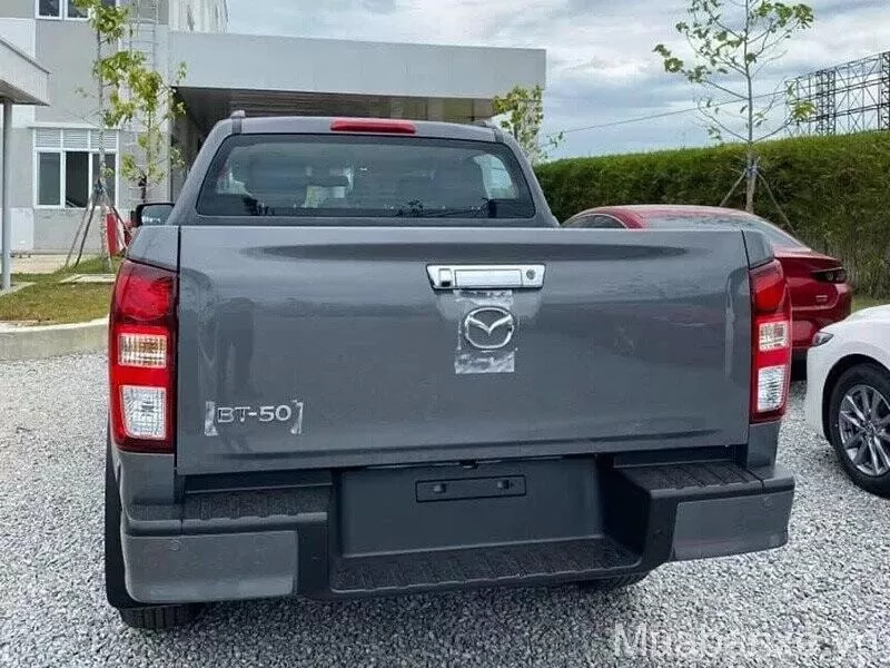 duoi xe mazda bt 50 tinbanxe vn