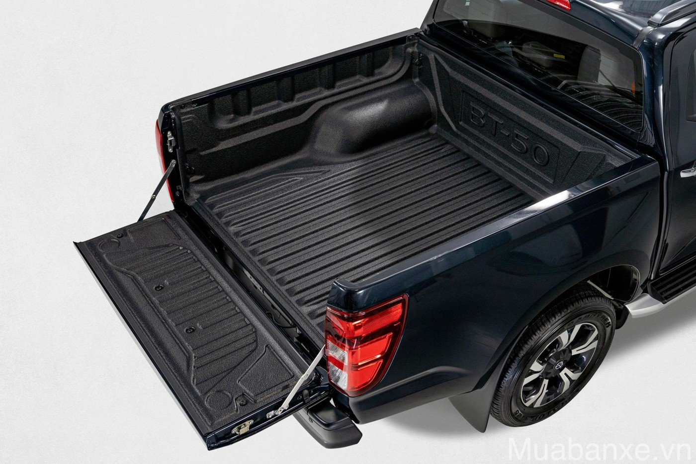 thung hang cua xe mazda bt 50 tinbanxe vn