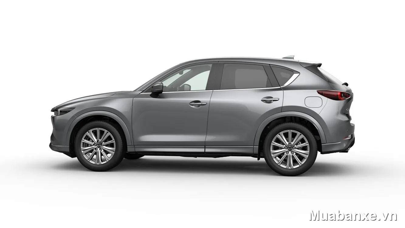Mazda CX-5 màu xám nhìn từ bên hông