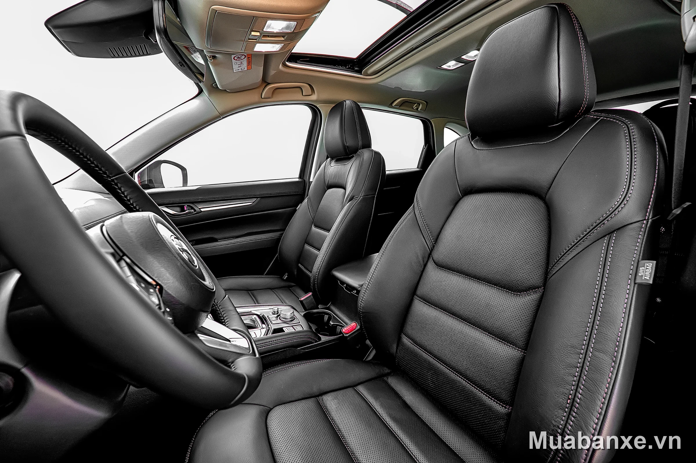Mazda CX-5 hàng ghế trước với nội thất da màu đen