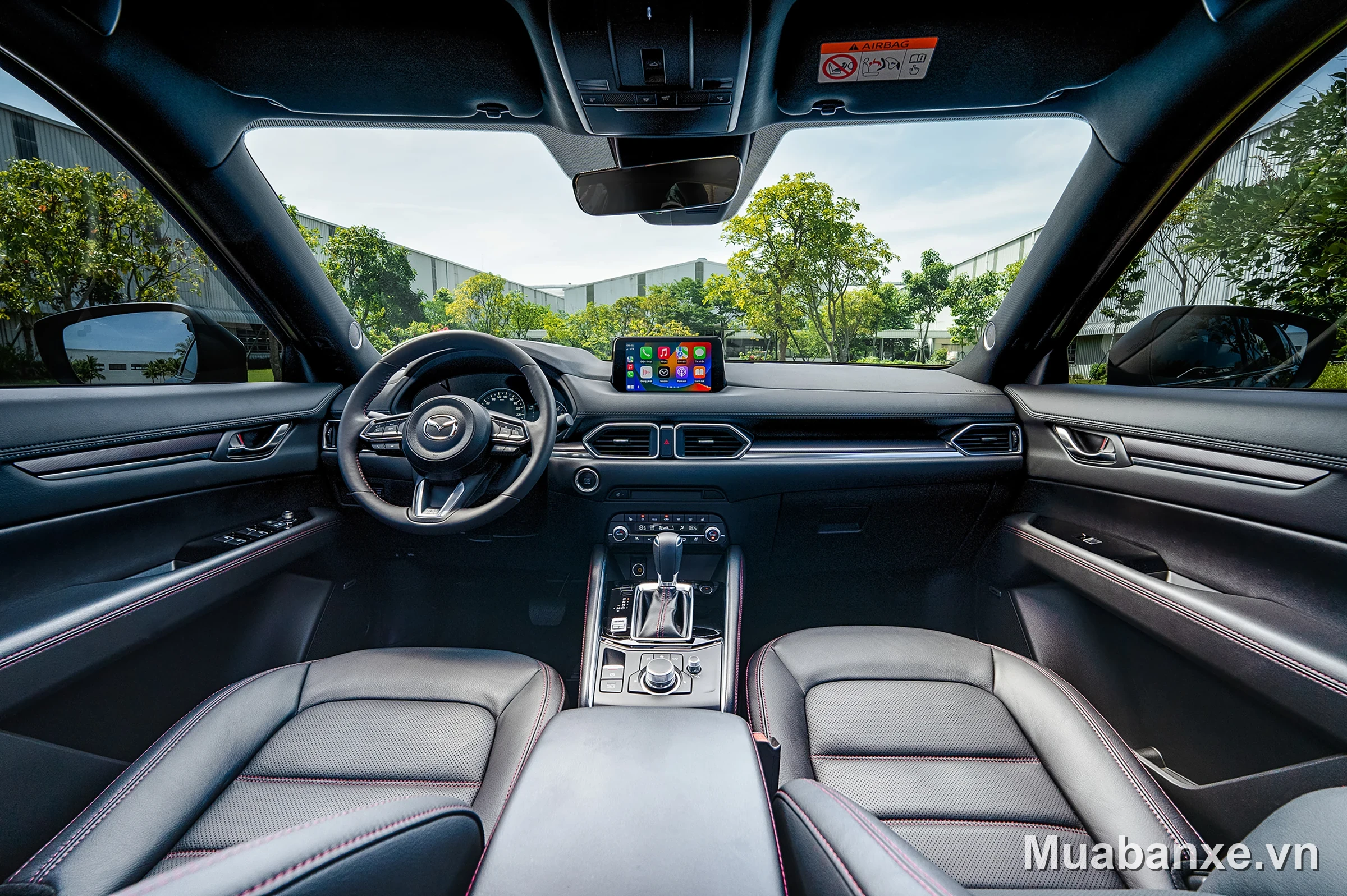 Mazda CX-5 vô lăng và nội thất sang trọng (góc khác)