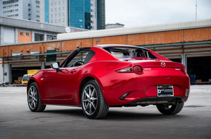 Thiết kế đuôi xe mazda mx 5 