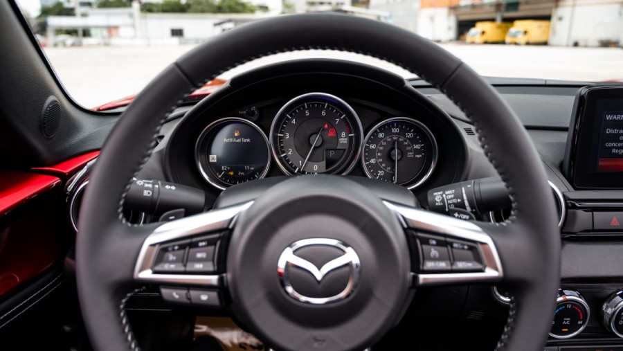 Trang bị tiện nghi giải trí mazda mx 5 