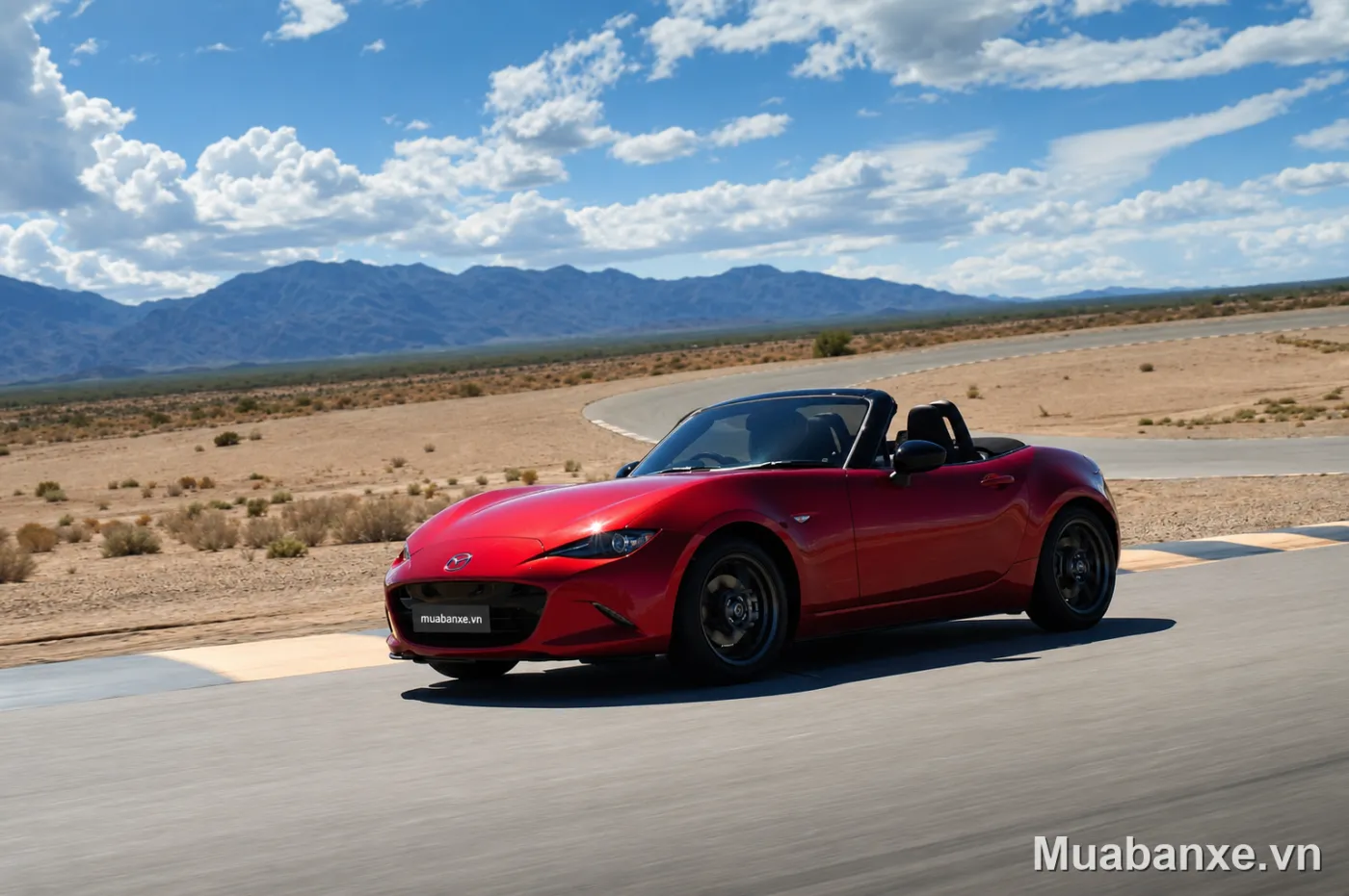 Mazda Mx-5 màu đỏ 3/4 trước trên đường đua
