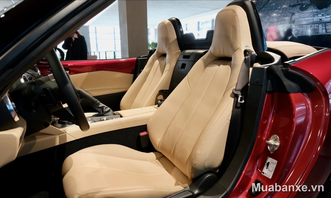 Mazda MX-5 hàng ghế trước