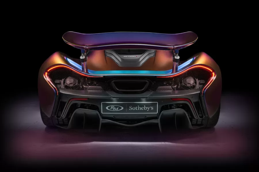 Thiết kế đuôi xe mclaren p1 