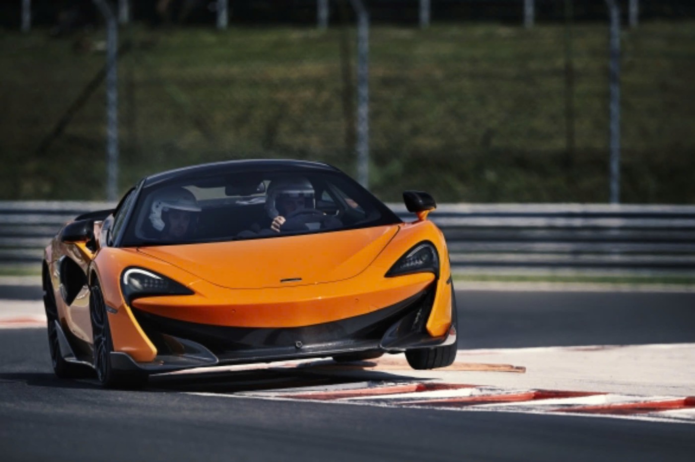 dau xe mclaren 600lt tinbanxe vn
