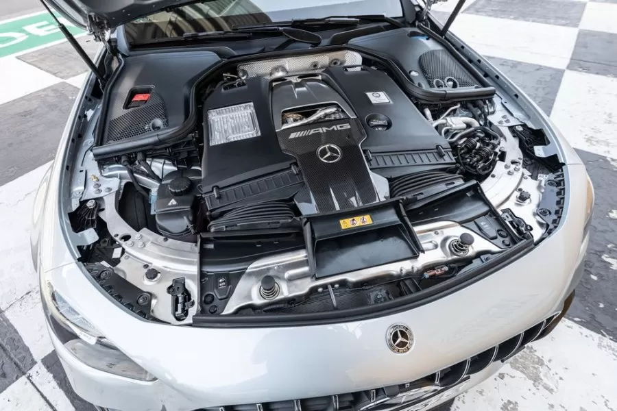 Động cơ vận hành mercedes amg e63