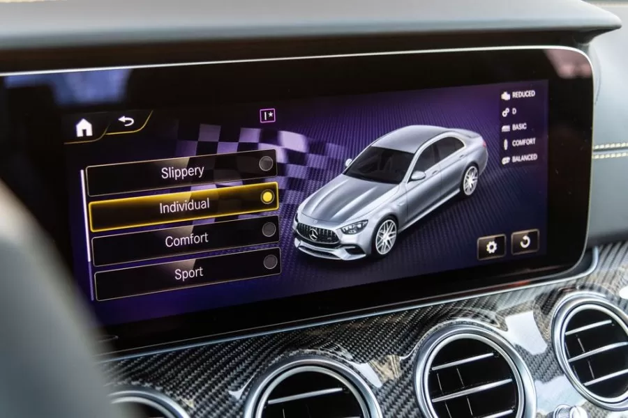 Trang bị tiện nghi giải trí mercedes amg e63