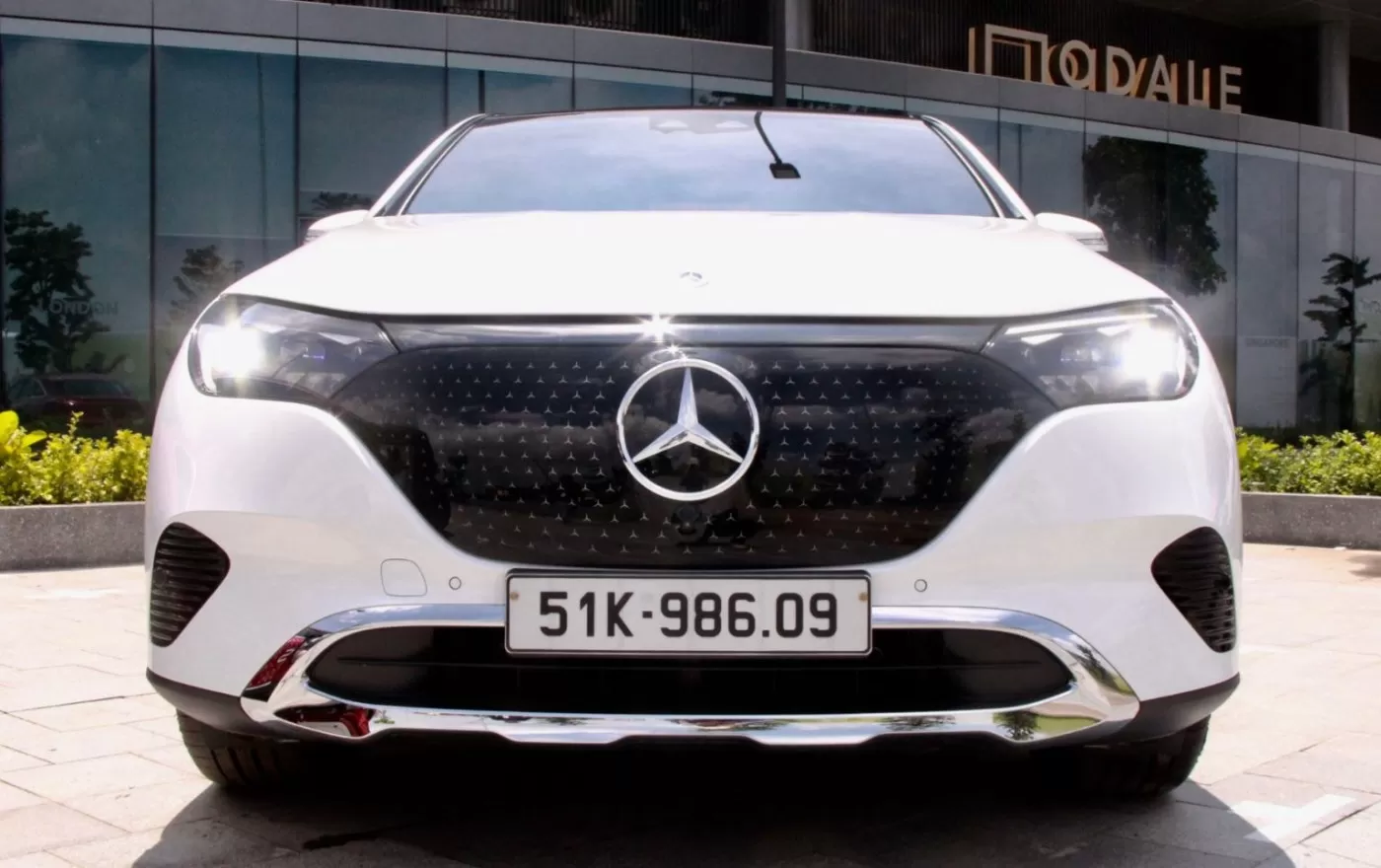 dau xe mercedes eqe tinbanxe vn