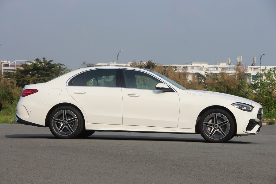 Thiết kế thân xe mercedes c300 