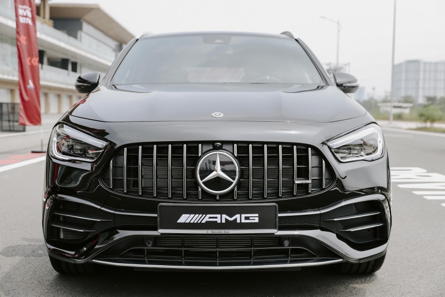 Thiết kế đầu xe mercedes gla 45 amg 