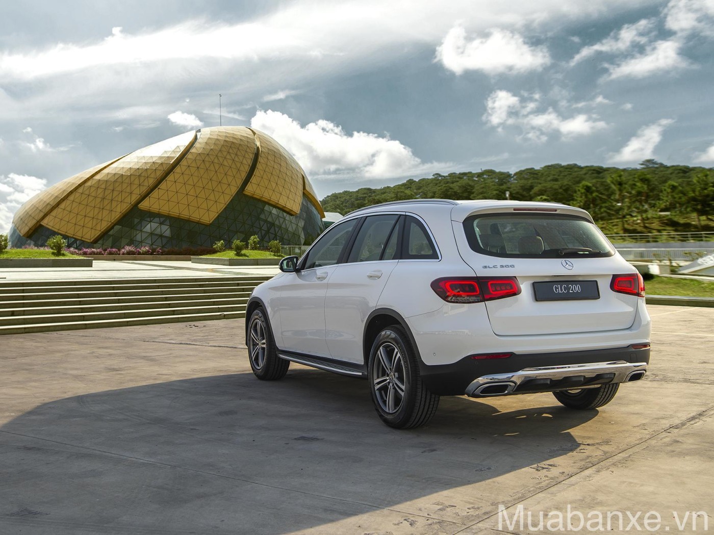 cam giac lai xe mercedes glc 200 tinbanxe vn
