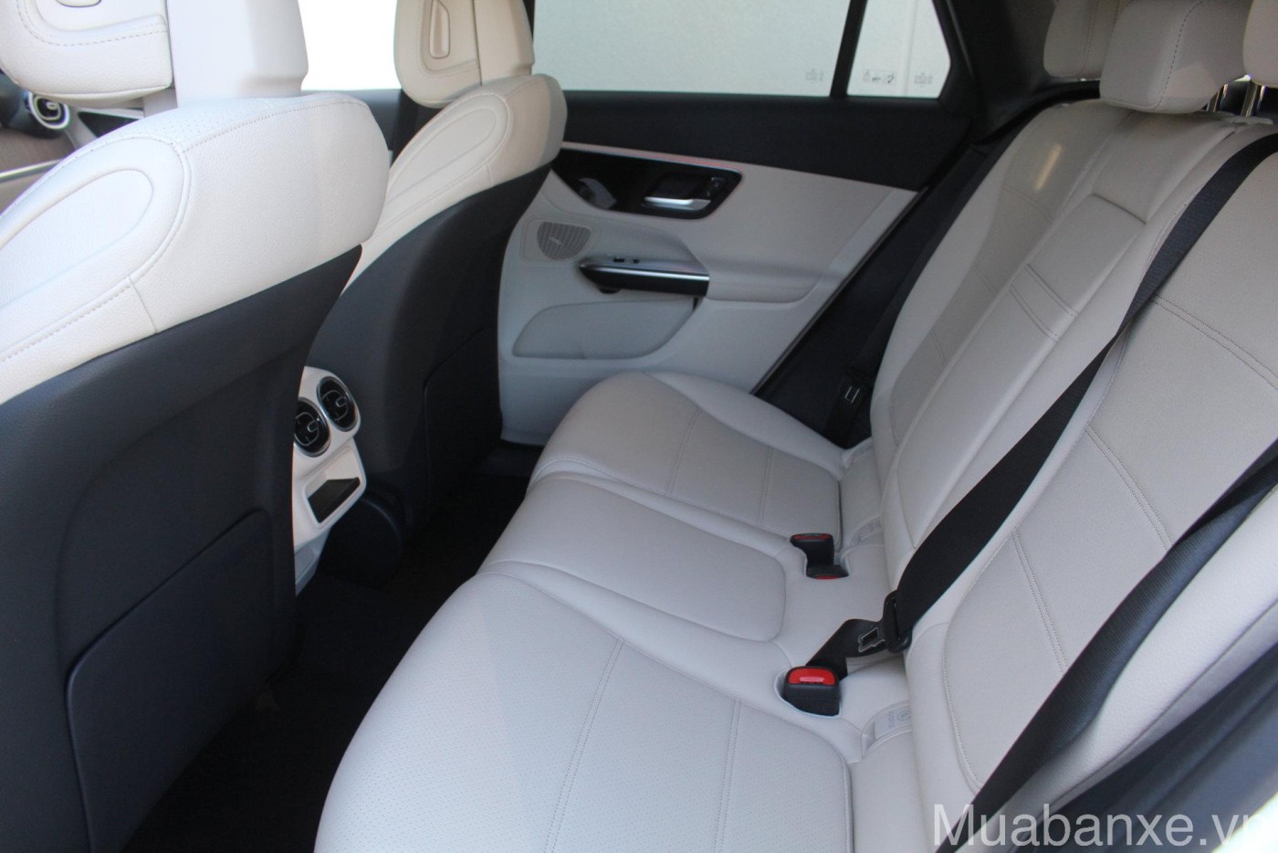 he thong ghe ngoi tren xe mercedes glc 300 tinbanxe vn